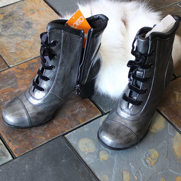 NWT - SPORTO Lace Up Ankle Boot, size 6M - Picture 3 of 8